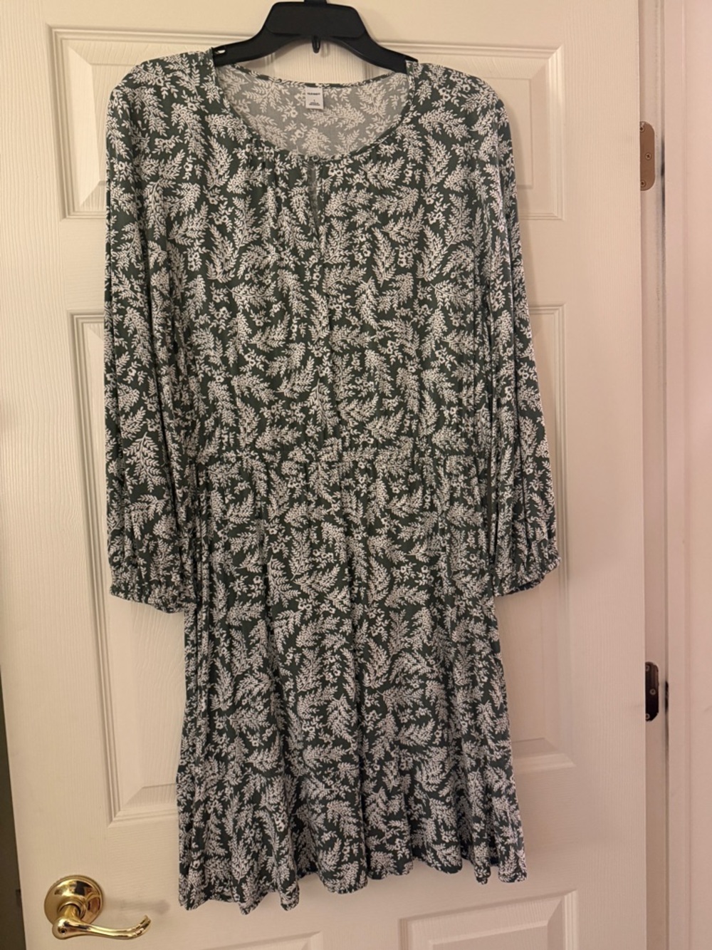 Old Navy Green and White Floral mid-Sleeve Dress